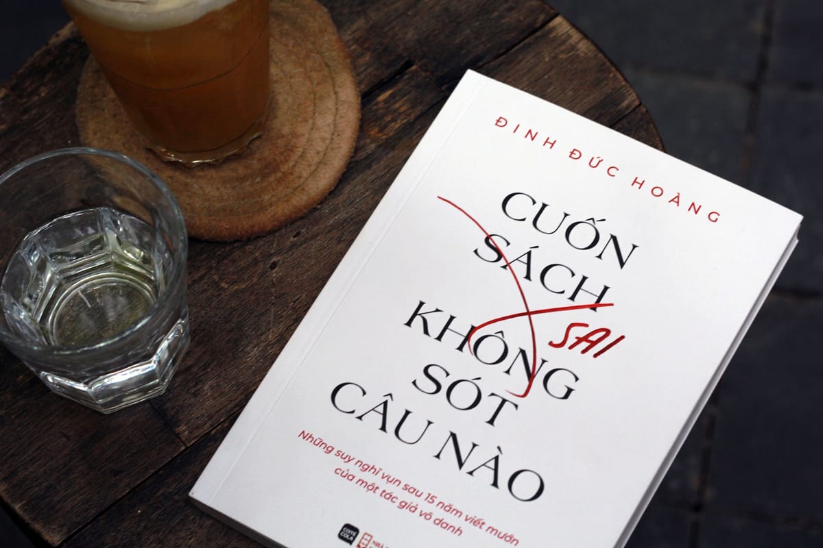 “Cuốn Sách Sai Không Sót Câu Nào”